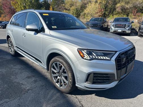 2023 Audi Q7 45 Premium Plus