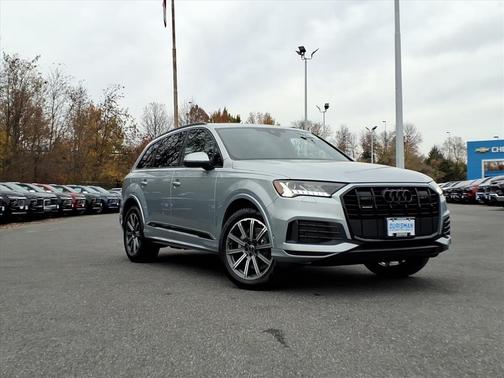 2023 Audi Q7 45 Premium Plus