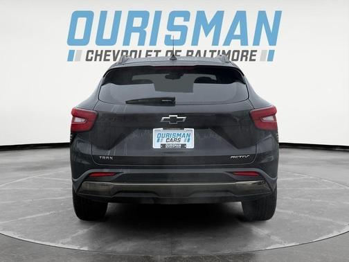 Mosaic Black Metallic 2026 Chevrolet Trax FWD ACTIV