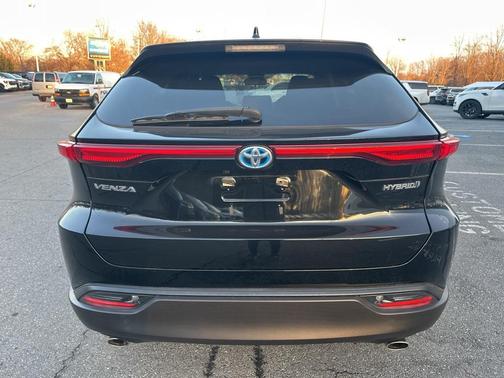 2022 Toyota Venza LE