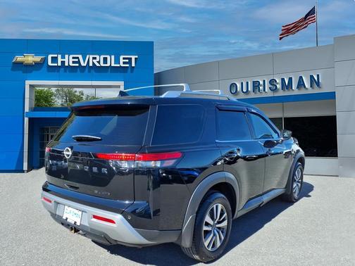 2023 Nissan Pathfinder SL 4WD