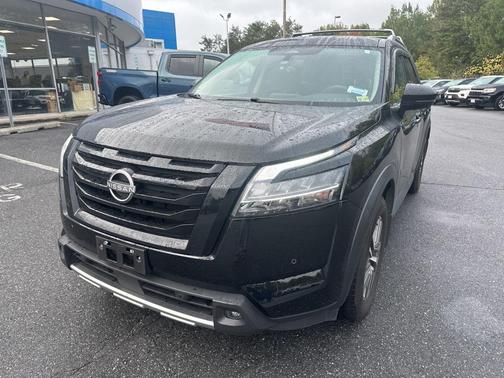 2023 Nissan Pathfinder SL 4WD