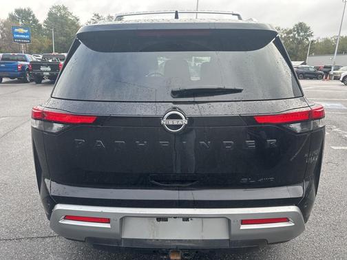 2023 Nissan Pathfinder SL 4WD