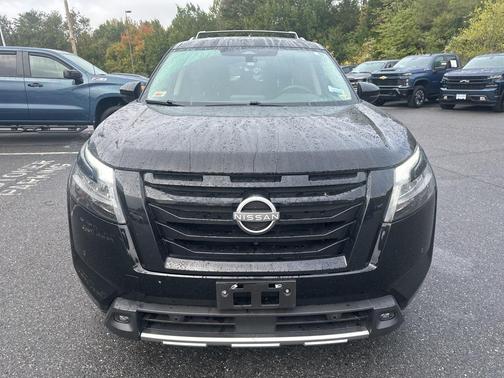 2023 Nissan Pathfinder SL 4WD