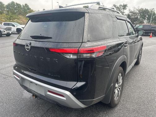 2023 Nissan Pathfinder SL 4WD