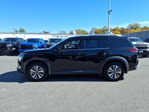 2023 Nissan Pathfinder SL 4WD