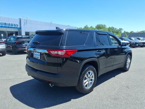 Mosaic Black Metallic 2021 Chevrolet Traverse LS