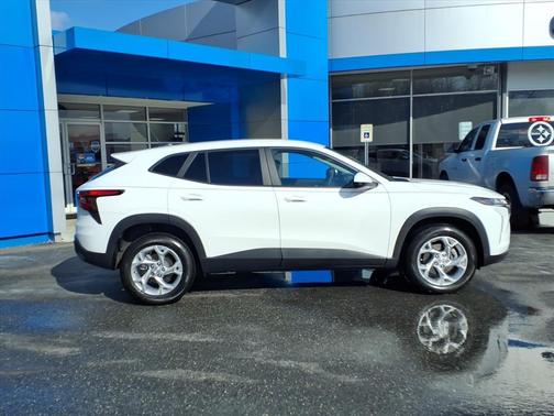 2024 Chevrolet Trax LS