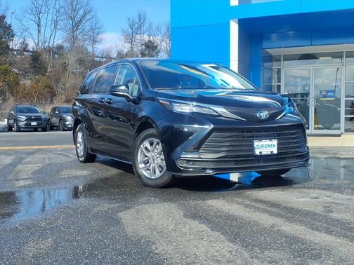 2024 Toyota Sienna LE