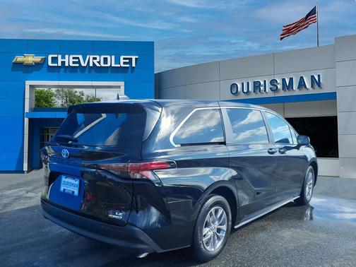 2024 Toyota Sienna LE