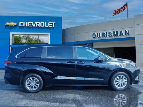 2024 Toyota Sienna LE