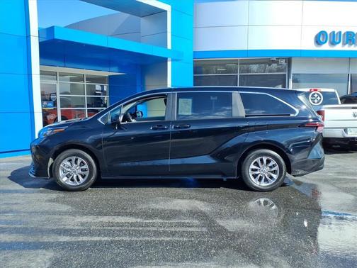 2024 Toyota Sienna LE