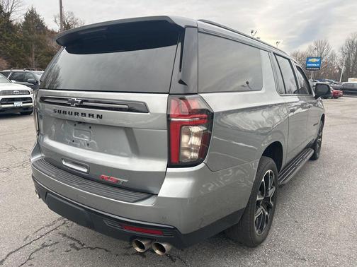 2023 Chevrolet Suburban RST