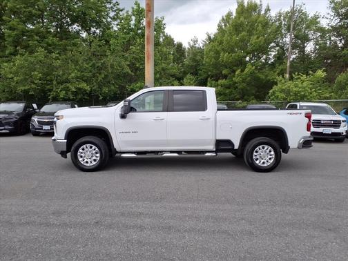 Summit White 2022 Chevrolet Silverado 2500 LT