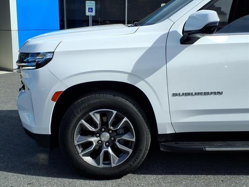 2022 Chevrolet Suburban LT