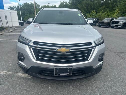 Silver Ice Metallic 2022 Chevrolet Traverse LT Cloth