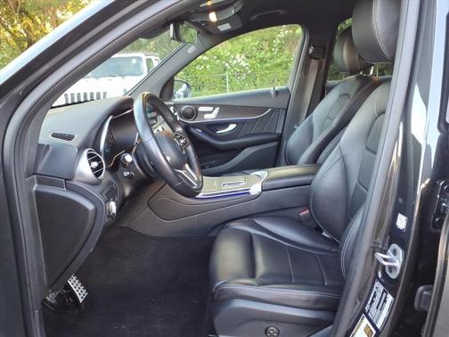 Graphite Gray Metallic 2022 Mercedes-Benz GLC 300 4MATIC