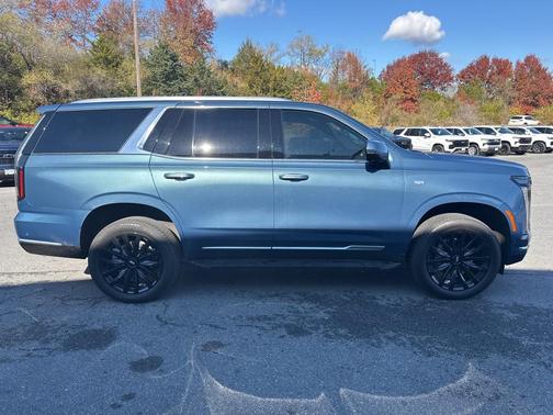 2025 Cadillac Escalade Luxury