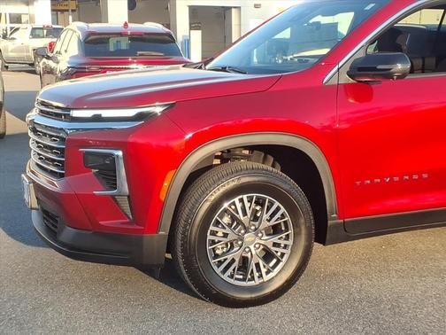 Radiant Red Tintcoat 2026 Chevrolet Traverse LT