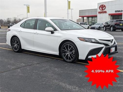 Photo 3 of 34 of 2021 Toyota Camry SE