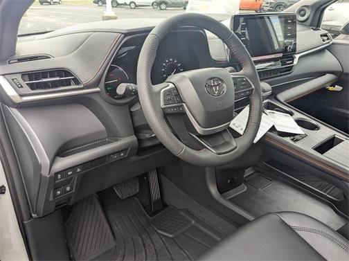 2024 Toyota Sienna XSE 7 Passenger
