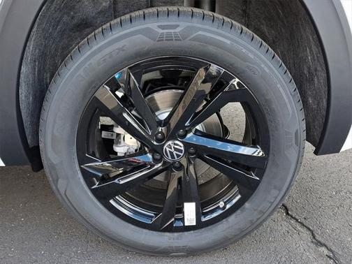 2025 Volkswagen Atlas Cross Sport 2.0T SEL