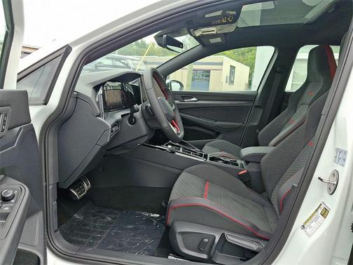 2025 Volkswagen Golf GTI 2.0T SE DSG