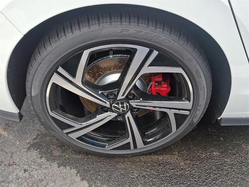 2025 Volkswagen Golf GTI 2.0T SE DSG