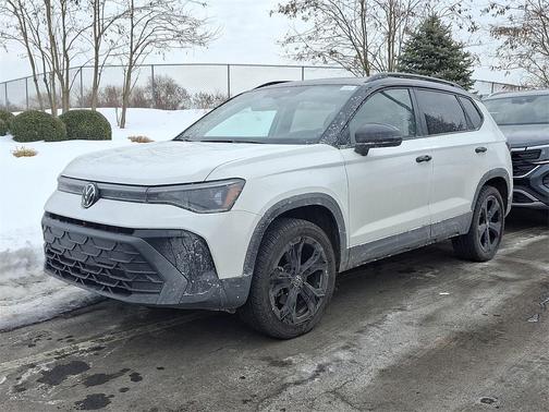 2025 Volkswagen Taos 1.5T SE Black