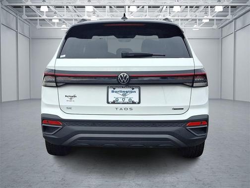 2025 Volkswagen Taos 1.5T SE Black