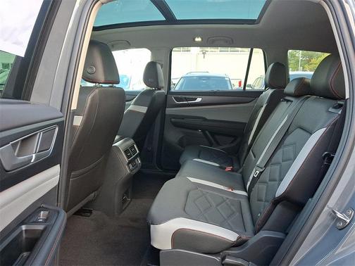2025 Volkswagen Atlas 2.0T Peak Edition