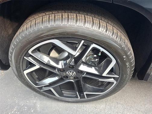 2025 Volkswagen Tiguan 2.0T SEL R-Line 4MOTION