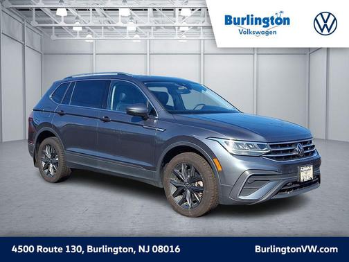 Platinum Gray Metallic 2022 Volkswagen Tiguan 2.0T SE