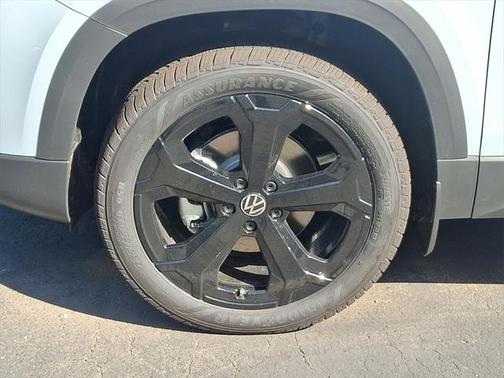 2025 Volkswagen Taos 1.5T SE Black