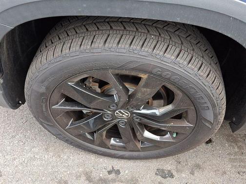 Blue 2022 Volkswagen Taos 1.5T SE