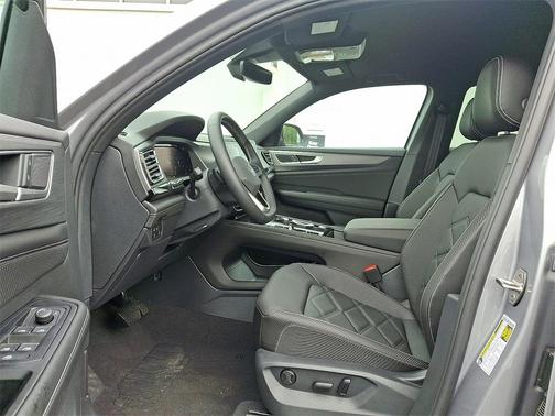 2025 Volkswagen Atlas Cross Sport 2.0T SE w/Technology 4MOTION