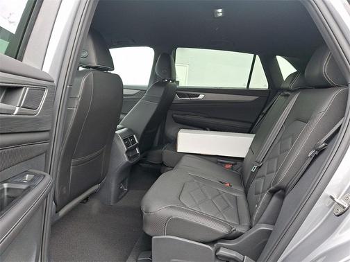2025 Volkswagen Atlas Cross Sport 2.0T SE w/Technology 4MOTION