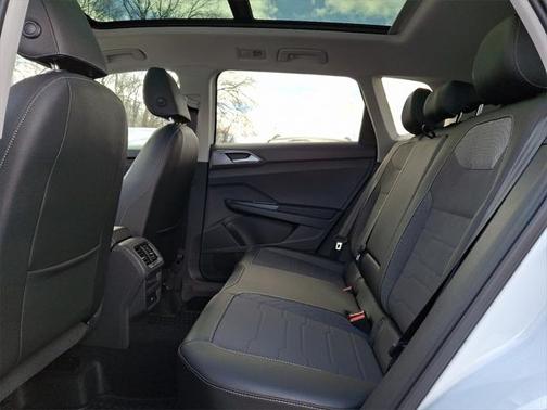 2025 Volkswagen Taos 1.5T SE Black