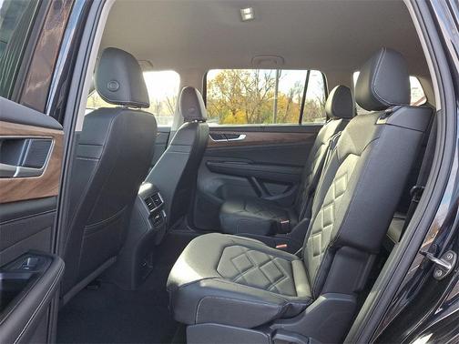 2026 Volkswagen Atlas 2.0T SE w/Technology 4MOTION