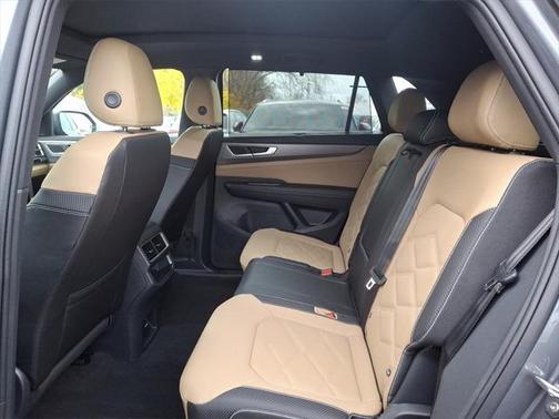 2025 Volkswagen Atlas Cross Sport 2.0T SE w/Technology 4MOTION