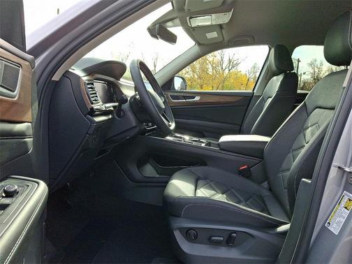 2026 Volkswagen Atlas 2.0T SE w/Technology 4MOTION