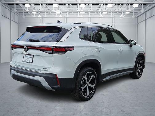 2025 Volkswagen Tiguan 2.0T SE 4MOTION