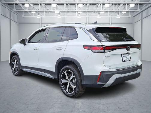 2025 Volkswagen Tiguan 2.0T SE 4MOTION