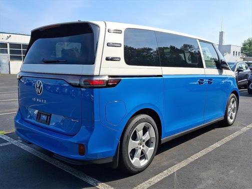 2025 Volkswagen ID. Buzz Pro S Plus with 4MOTION