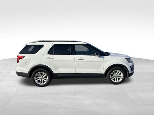 Oxford White 2017 Ford Explorer Base