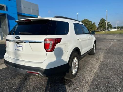 Oxford White 2017 Ford Explorer Base