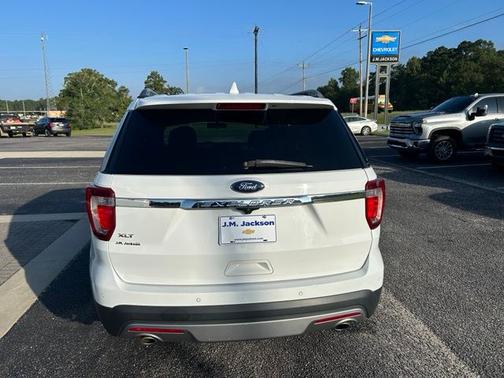 Oxford White 2017 Ford Explorer Base