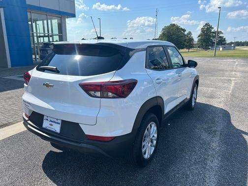 Summit White 2026 Chevrolet Trailblazer LS
