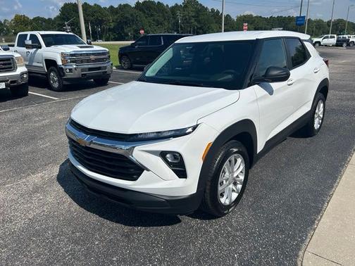 Summit White 2026 Chevrolet Trailblazer LS
