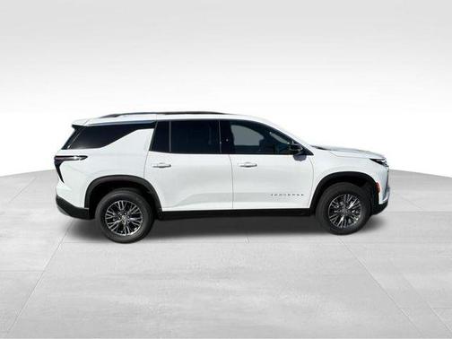 Summit White 2026 Chevrolet Traverse LT